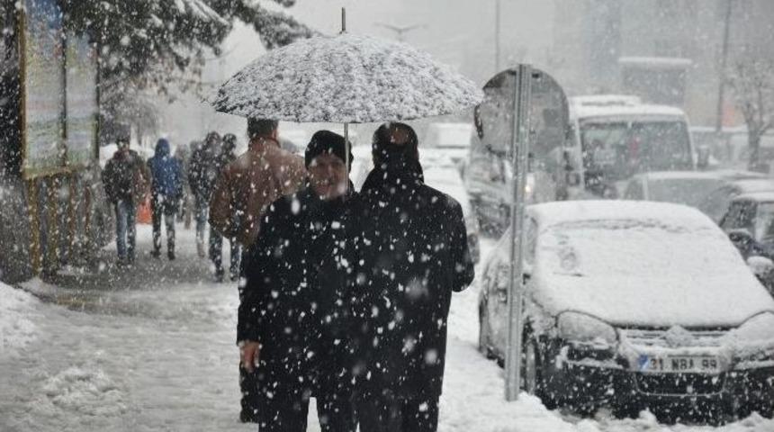 Muş&rsquo;ta Lapa Lapa Kar Yağışı