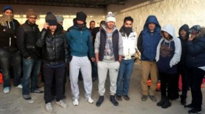 Kuşadası&rsquo;nda 15 Suriyeli G&ouml;&ccedil;men Yakalandı