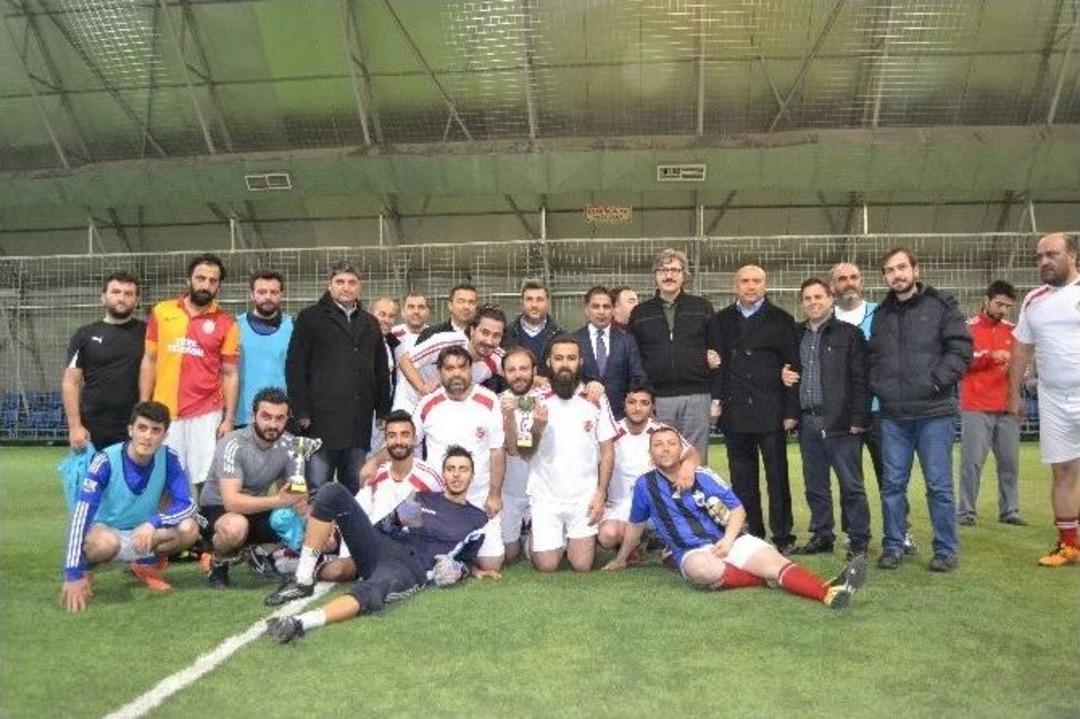 Basın Mensupları İle İletişim Fak&uuml;ltesi Futbol Takımı Dostluk Ma&ccedil;ında Karşılaştı