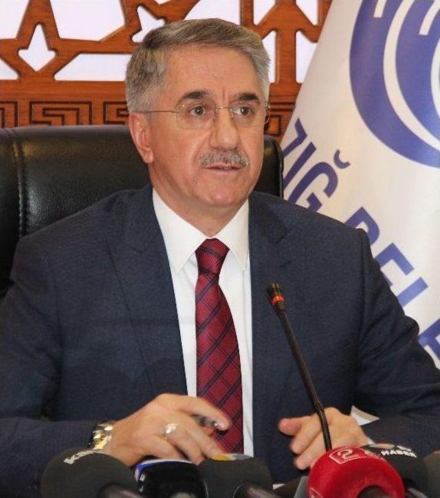 Elazığ Merkezinden 350 Kamyon Kar Taşındı 1