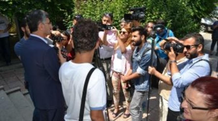 Vali Bektaş&rsquo;tan Gazeteciler G&uuml;n&uuml; Kutlama Mesajı