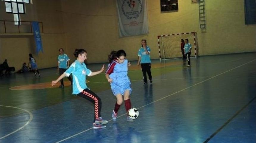 Trabzon Futsal Yıldız Erkekler Ve Kızlar M&uuml;sabakaları Sona Erdi