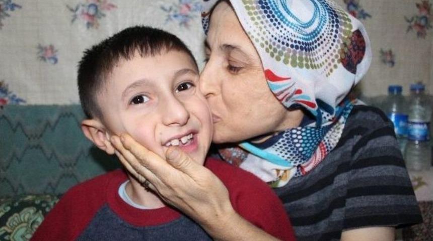 Erdoğan Hayranı &Ccedil;ocuğa Başkan &Ouml;zaltun Sahip &Ccedil;ıktı