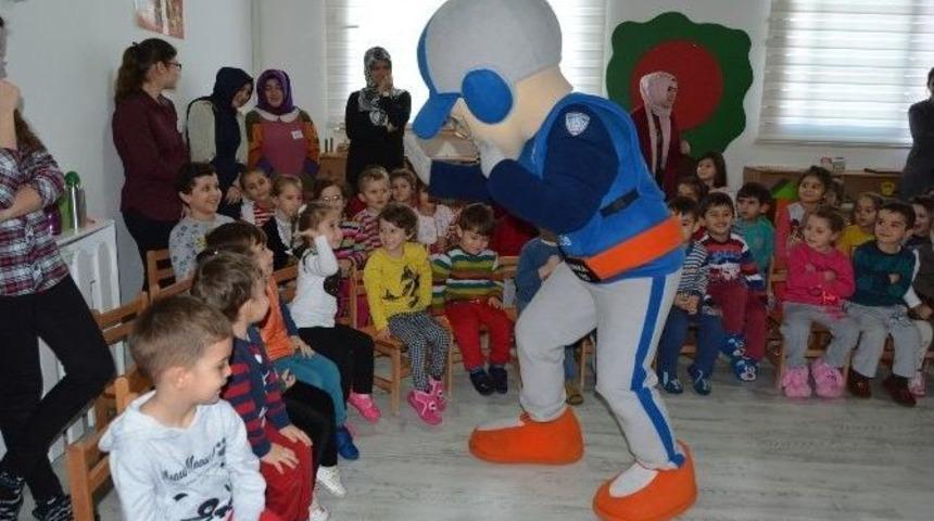 Yunusemreli Çocuklar ‘kanka Polis’ İle Tanıştı