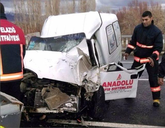 Elazığ’da Trafik Kazası: 2 Yaralı