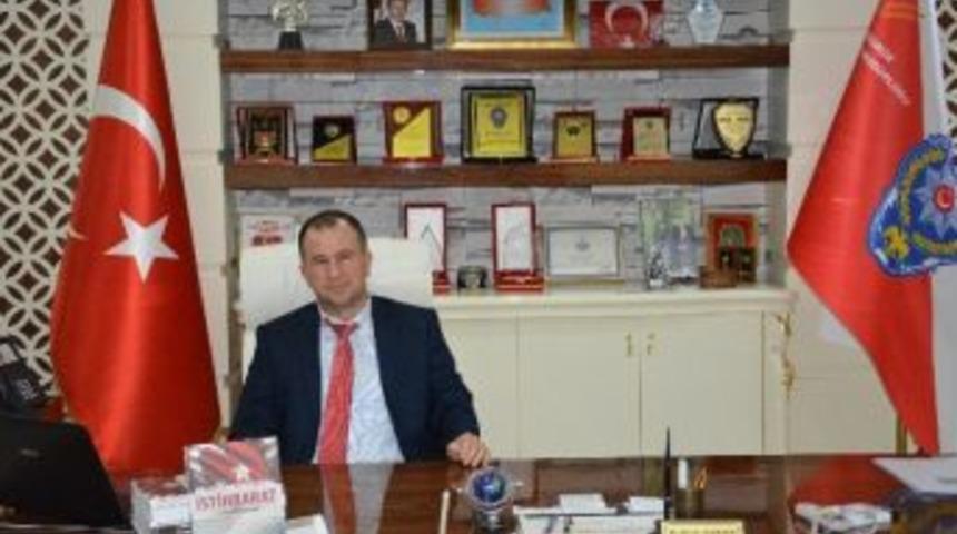 Emniyet M&uuml;d&uuml;r&uuml; Kitabın Gelirini Şehit Ailelerine Bağışladı