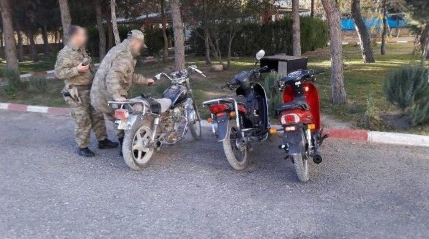 Motosiklet Hırsızları Yakalandı