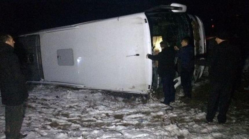 Elazığ’da Yolcu Otobüsü Devrildi: 16 Yaralı