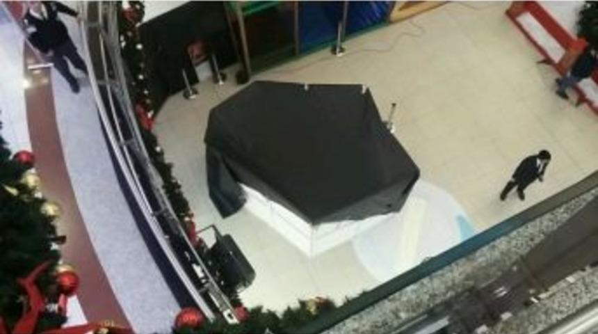 Avm’de Yüksekten Düşen Genç Hayatını Kaybetti