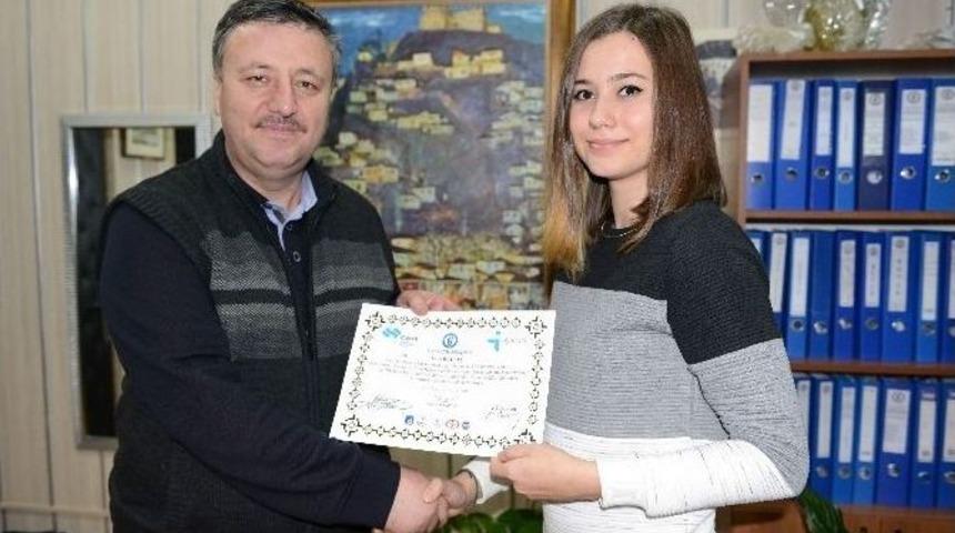 &Ouml;ğrenciler Referans Belgelerini Aldı