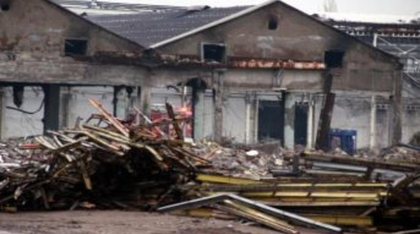 Fabrikanın Kullanılmayan B&ouml;l&uuml;m&uuml;nde Yangın &Ccedil;ıktı