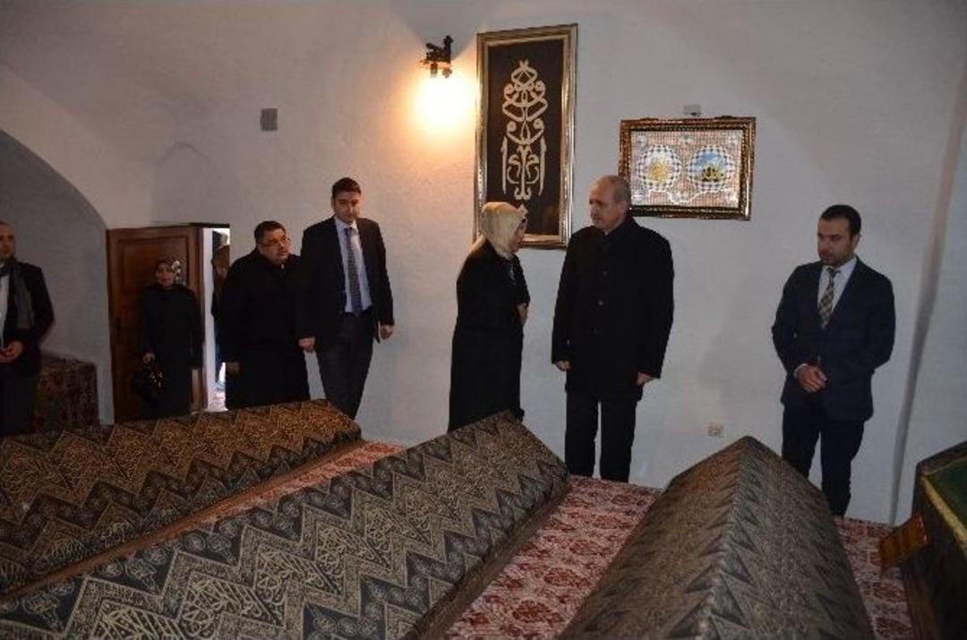 Başbakan Yardımcısı Numan Kurtulmuş Bilecik&rsquo;te Şeyh Edebali T&uuml;rbesini Ziyaret Etti
