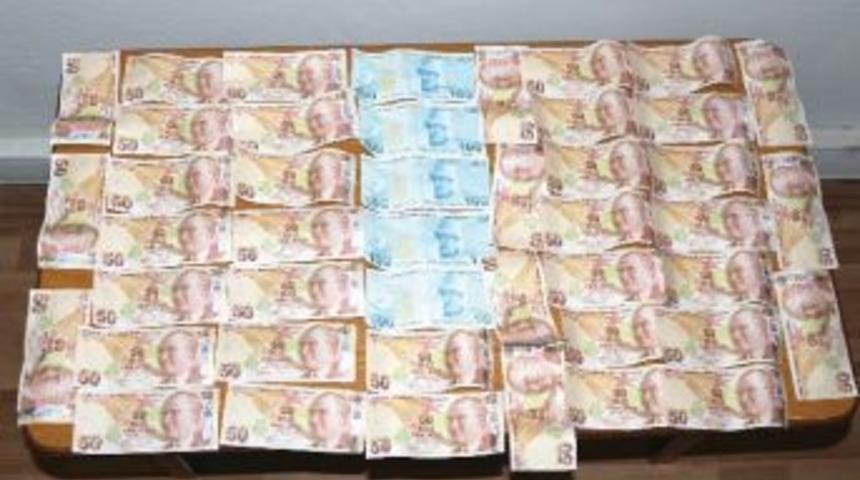 Piyasaya Sahte Para S&uuml;ren Tutuklu Sanıklar Hakim Karşısında
