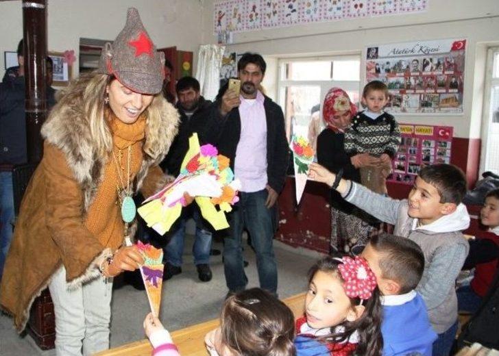 Tuğba Özay ‘umutlu Yarınlar’ Projesi Kapsamında Van’da G3