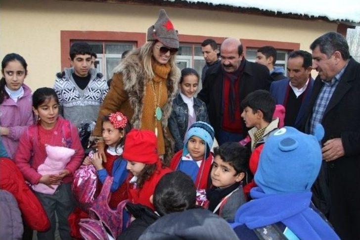 Tuğba Özay ‘umutlu Yarınlar’ Projesi Kapsamında Van’da G4