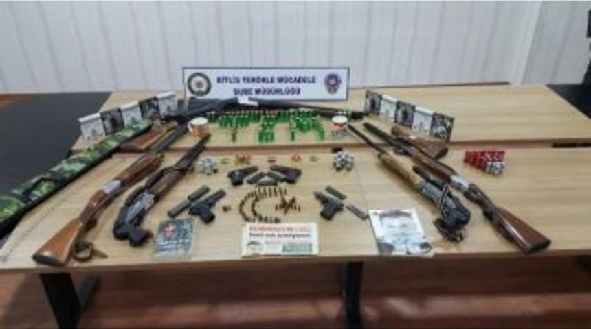 Bitlis&rsquo;te Pkk/kck&rsquo;dan G&ouml;zaltına Alınan 12 Kişi Tutuklandı