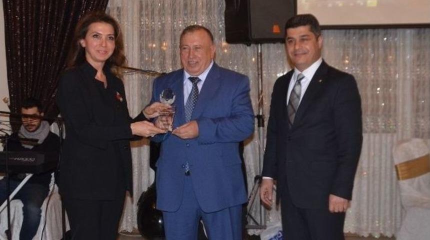 41 Yıllık Yazı İşleri M&uuml;d&uuml;r&uuml;ne Veda Yemeği