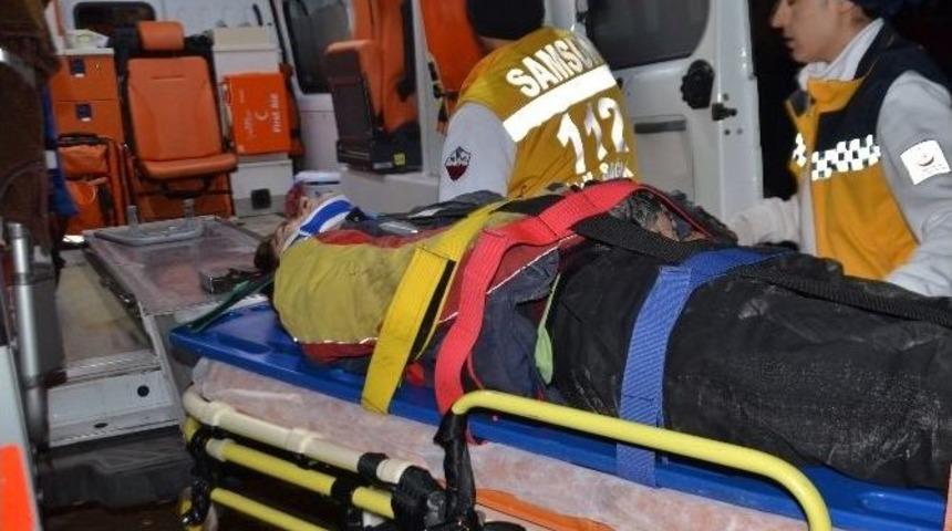 Minib&uuml;s İle Motosiklet &Ccedil;arpıştı: 1 Yaralı