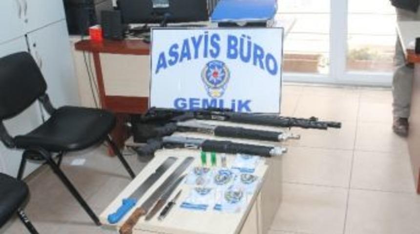 Gemlik&rsquo;te Uyuşturucu Ve Silah Ele Ge&ccedil;irildi