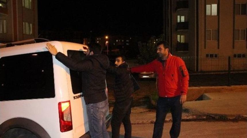 &Ccedil;anakkale&rsquo;de İzinsiz Y&uuml;r&uuml;y&uuml;ş Yapmak İsteyen Gruba Polis M&uuml;dahale Etti