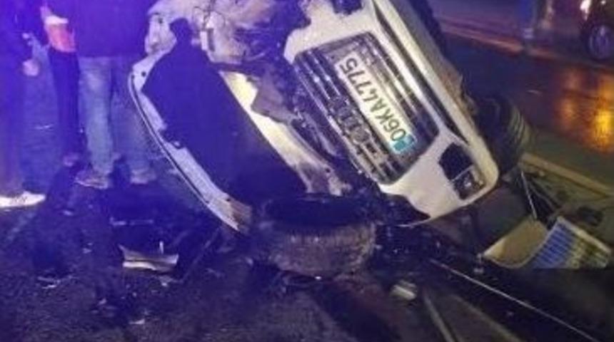 Kaza Yaptığı Ara&ccedil;ta Sıkışan S&uuml;r&uuml;c&uuml;y&uuml;, İtfaiye Kurtardı