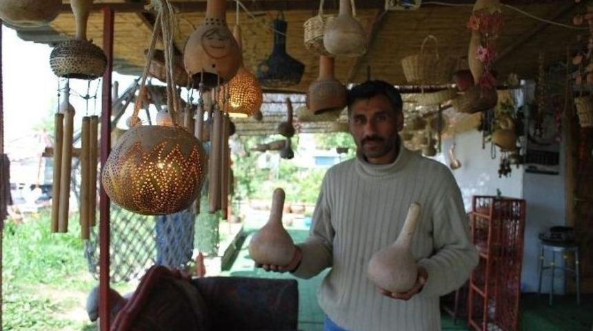 &Ccedil;in Mallarına Yenik D&uuml;şen Romanlar Su Kabağı İşlemeye Başladı