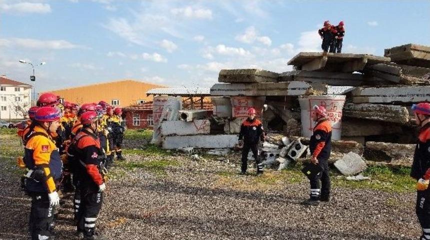 Bursa&rsquo;da Nefes Kesen Afet Eğitimi...