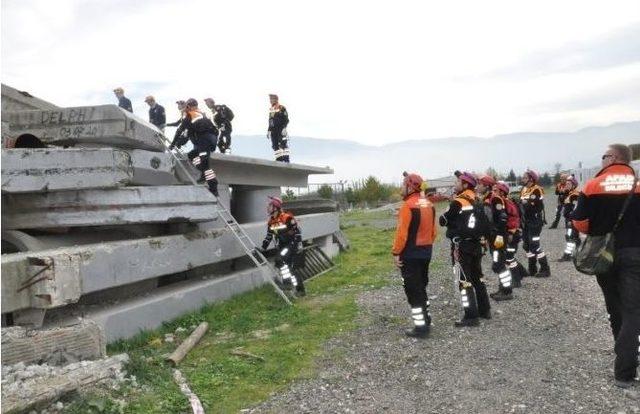 Bursa’da Nefes Kesen Afet Eğitimi...