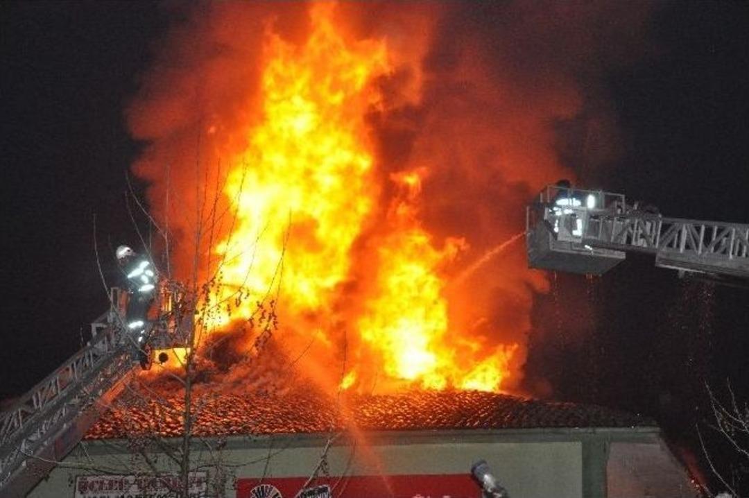 Erbaa&rsquo;daki Yangın Maddi Hasarla Atlatıldı