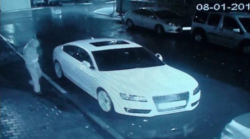 (&ouml;zel Haber) L&uuml;ks Otomobilin Camını İki Saniyede A&ccedil;tılar, &Ccedil;alamadan Ka&ccedil;tılar