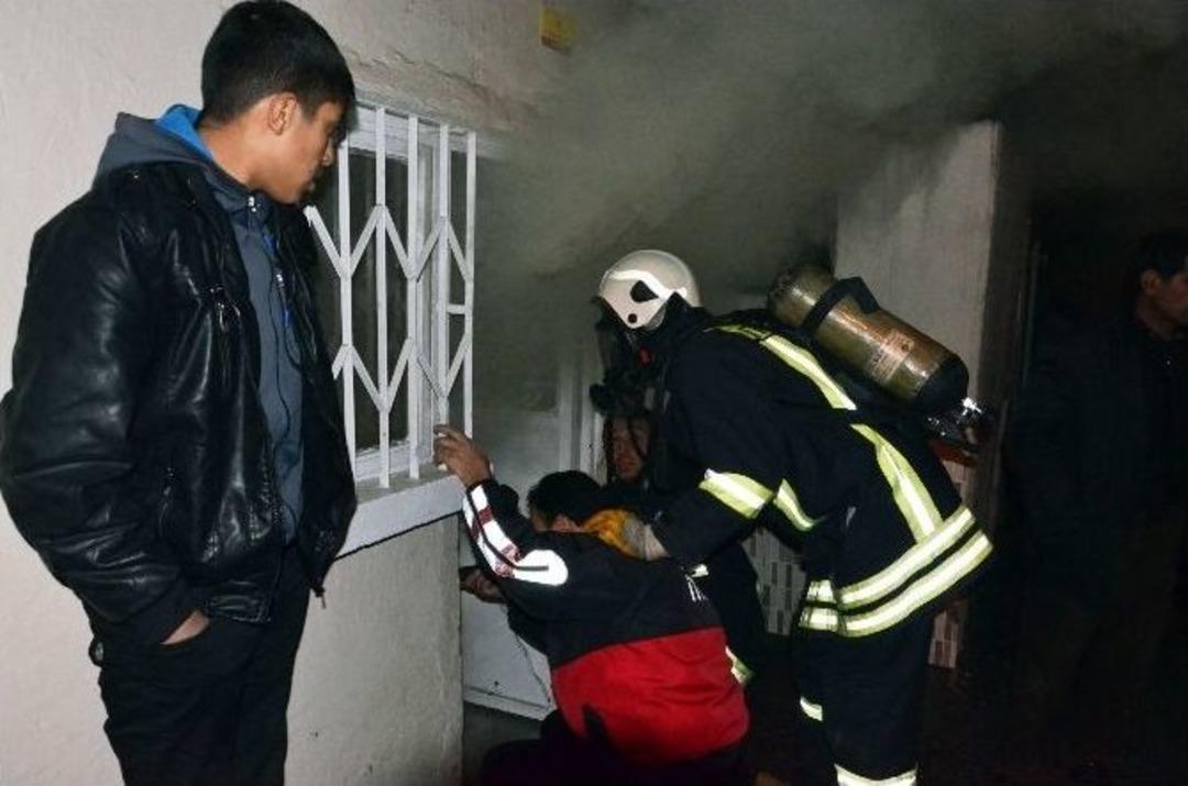 Bunalıma Giren Kadın Evini Ateşe Verdi