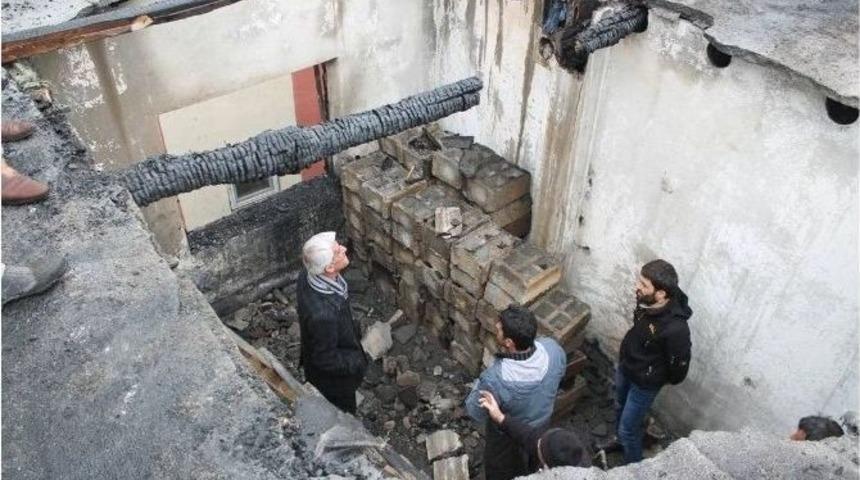 Hakkari Asp&rsquo;den Evleri Yanan Arar Ailesine Yardım Eli