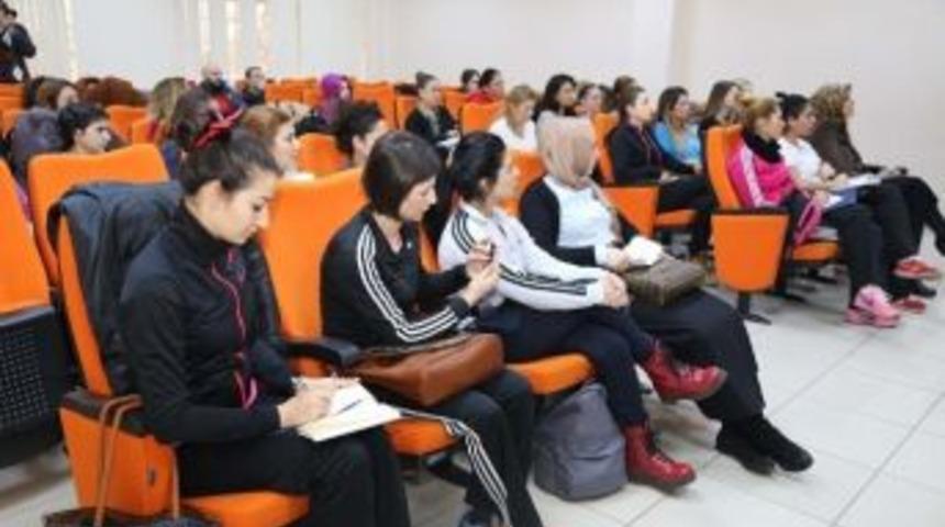 Ko-mek Usta &Ouml;ğreticileri Eğitim Alıyor