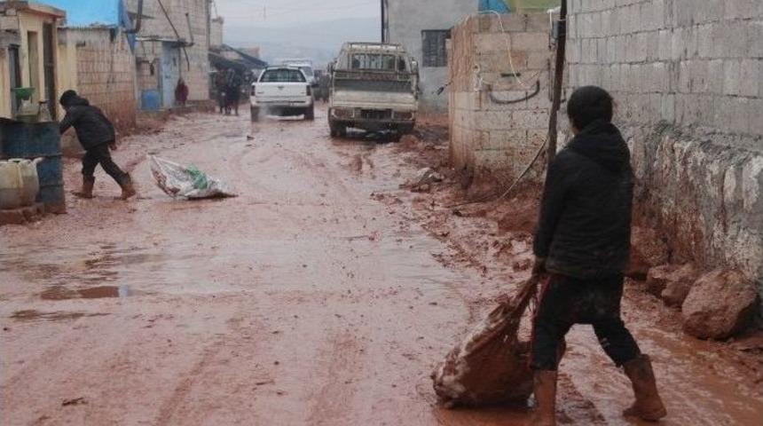 Kamplardaki Suriyelilerin Soğukla M&uuml;cadelesi