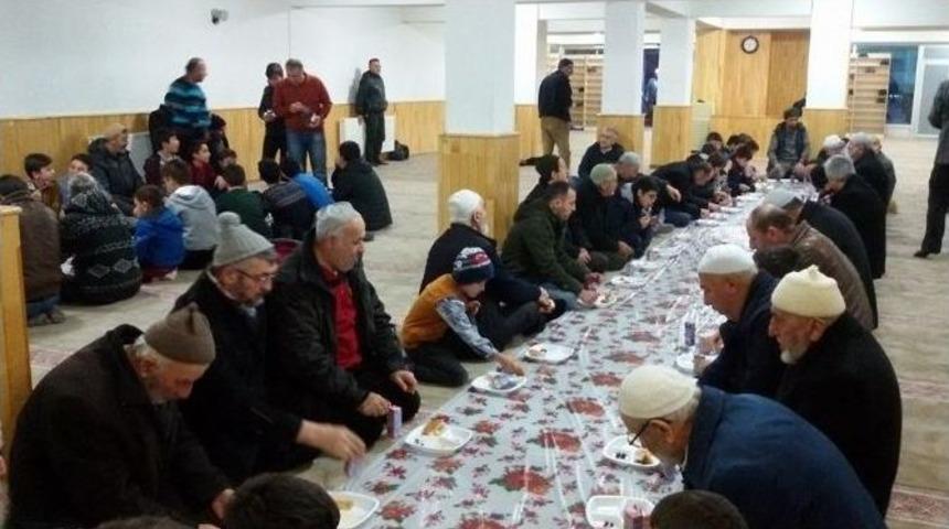 &Uuml;&ccedil; Kuşak Camide Buluşuyor