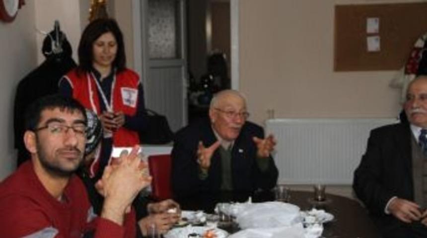 Ardahan Kızılay Başkanı Ahmet Ballı Gazeteciler G&uuml;n&uuml;n&uuml; Kutladı