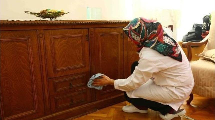 Bağcılar&rsquo;da Bakıma Muhta&ccedil; Ve Engellilerin Ev Temizliği İle Kişisel Bakımı Yapılıyor