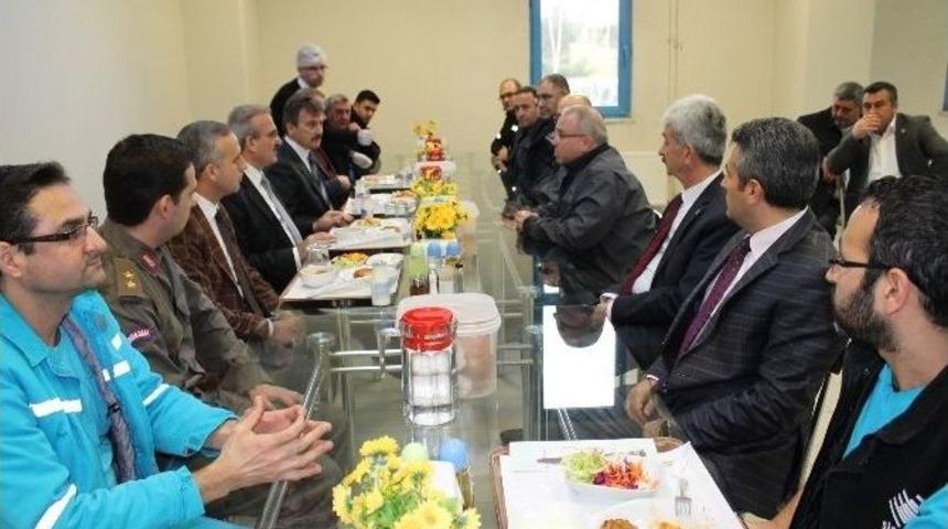 Vali Karaloğlu, Bin 300 İş&ccedil;inin &Ccedil;alıştığı Fabrikaya Hayran Kaldı