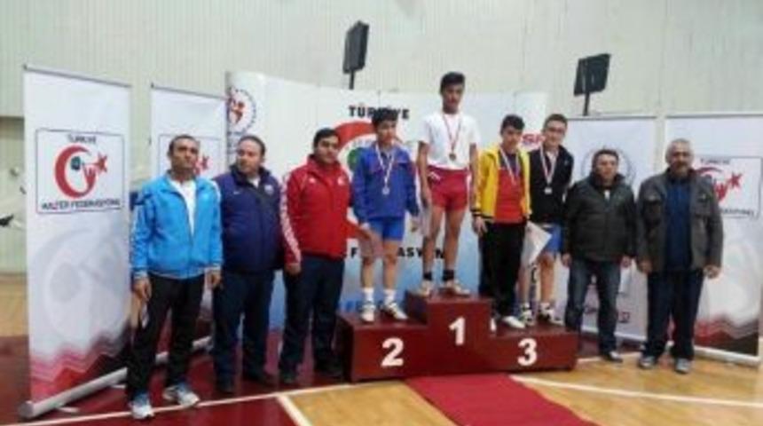 Mamak Belediyesi Halter Takımı&rsquo;ndan Rekor &Uuml;st&uuml;ne Rekor