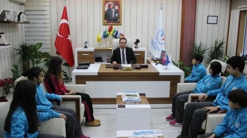 Bilecikli Y&uuml;zme Sporcuları Eskişehir&rsquo;e Uğurlandı