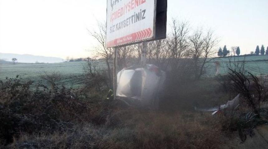 Buzda Kayan Ara&ccedil; Tabelaya &Ccedil;arptı: 1 Yaralı