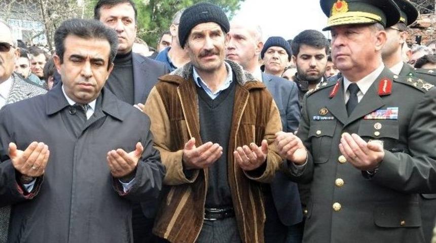 Şehit Jandarma Uzman &Ccedil;avuş &Uuml;mit İnan&rsquo;ın Cenazesi Baba Ocağına Getirildi