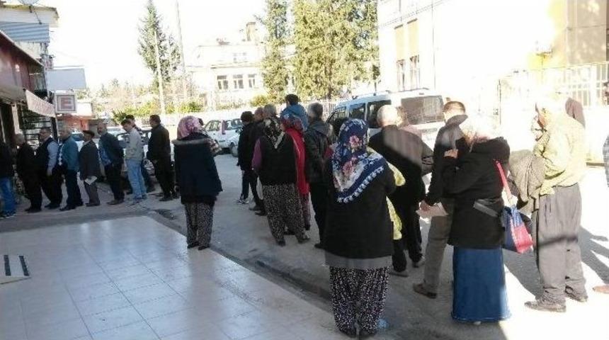 Buda N&ouml;bet&ccedil;i Eczane Kuyruğu