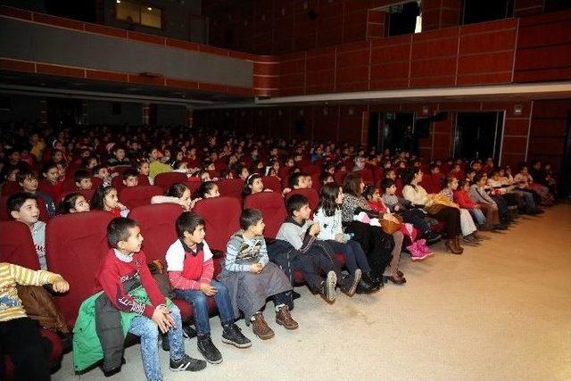 Büyükşehir Belediyesi Çocuklar İçin Birbirinden Güzel Oyunları Getirmeye Devam Ediyor