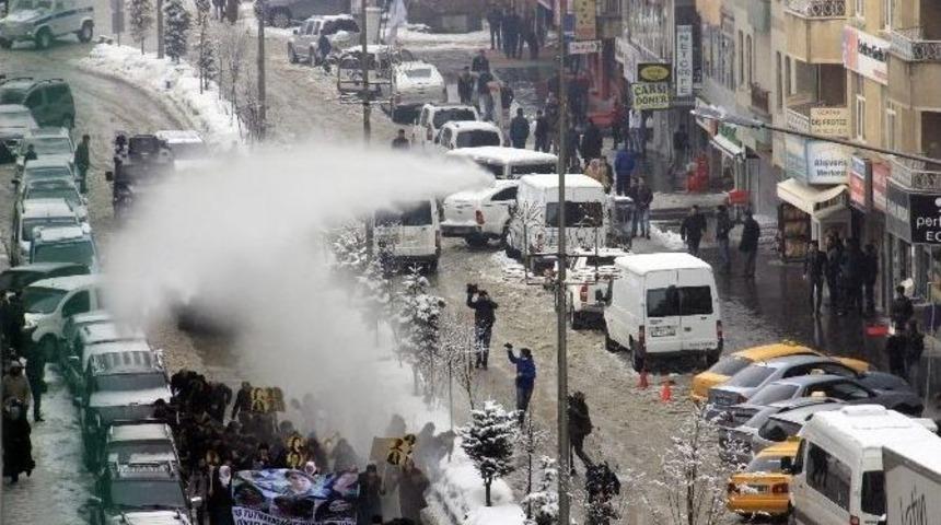 Dbp Kadın Meclisi Y&uuml;r&uuml;y&uuml;ş&uuml;nde Olaylar &Ccedil;ıktı