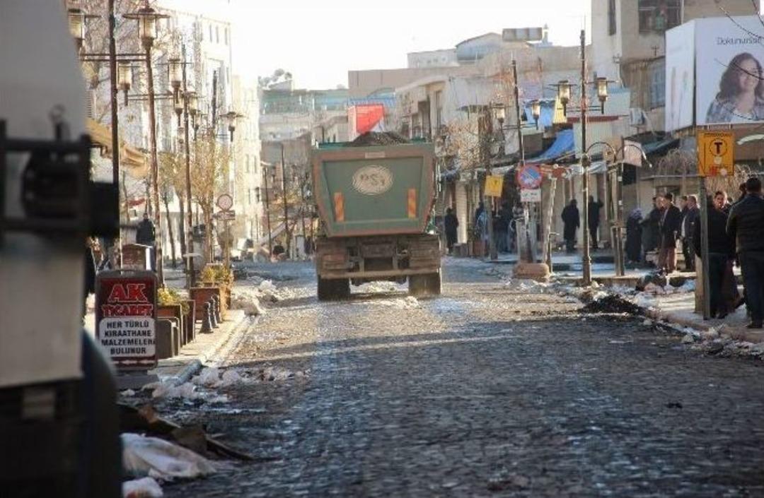 Sur&rsquo;a Toprak Nakli Başladı