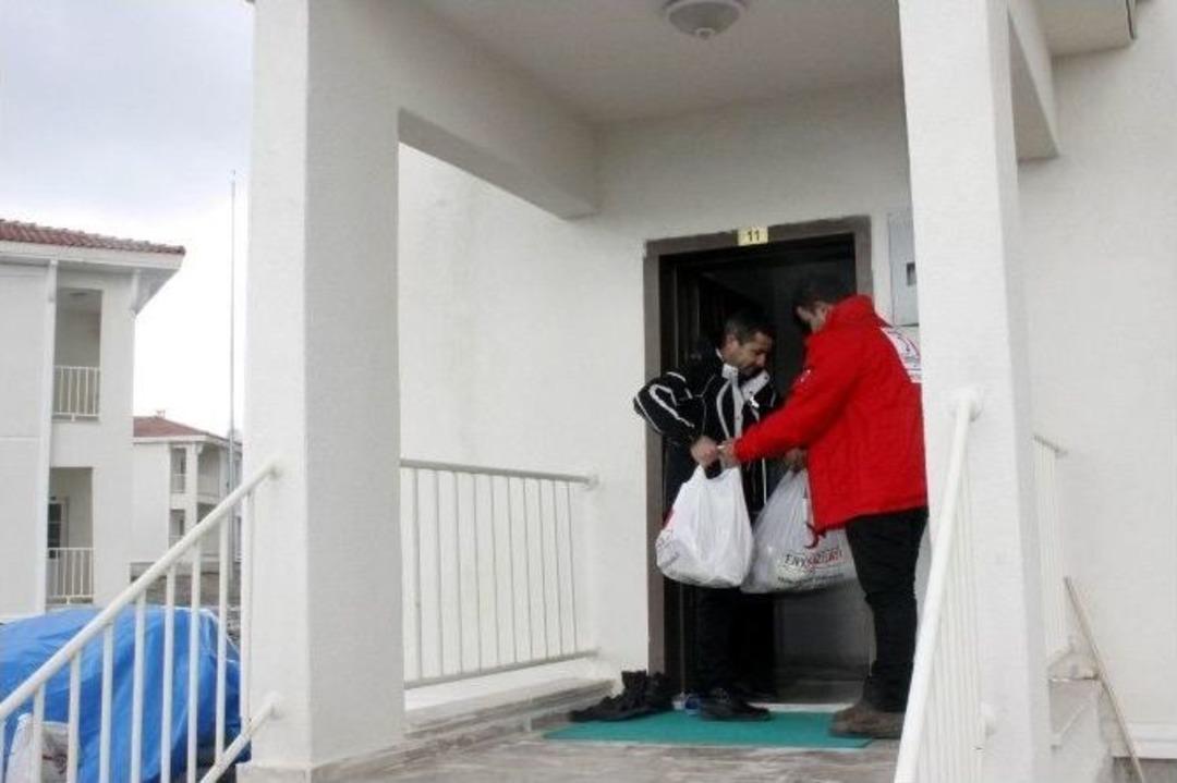 Ahıska T&uuml;rklerine Gıda Yardımı Yapıldı