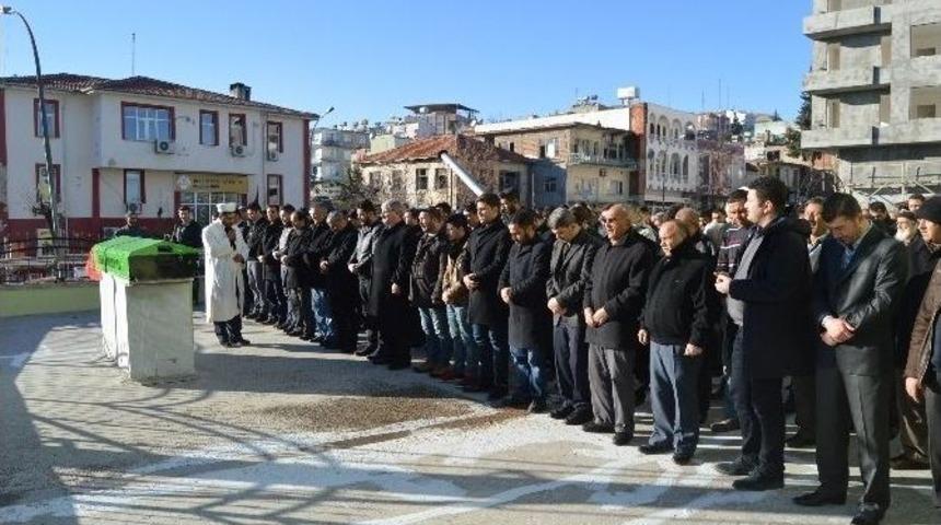 Domuz Gribinden Hayatını Kaybeden Kadın Toprağa Verildi