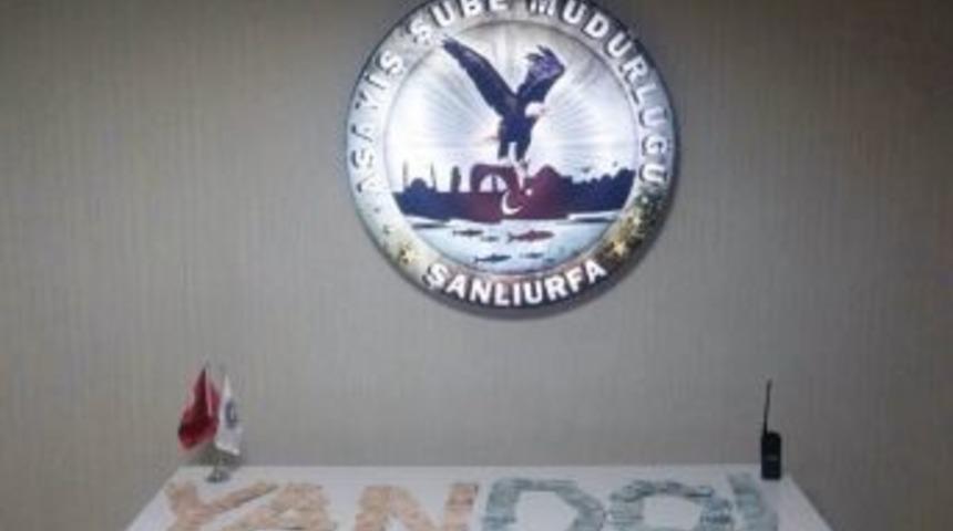 Sahte Savcı Ve Polisler Bankadan Para &Ccedil;ekerken Yakalandı