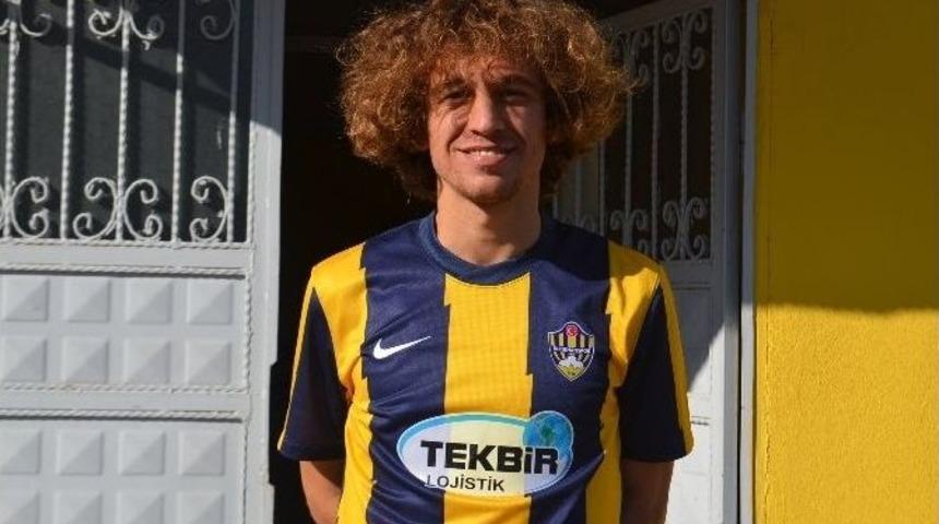 Kırıkhanspor 2 Futbolcuyu Renklerine Bağladı